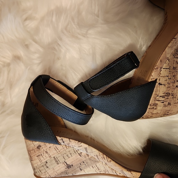 Naturalizer Black Wedge Sandal - Picture 6 of 6